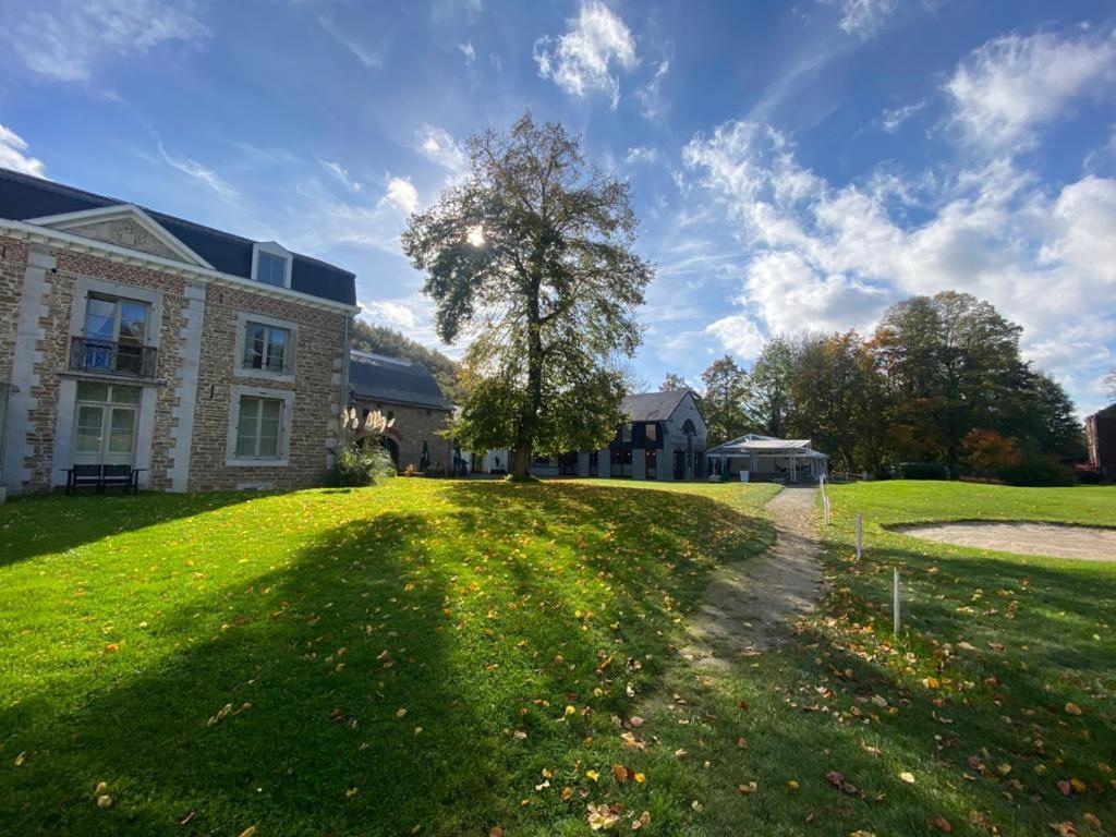 La Chambre Et Le Studio Du Chateau Du Golf De Bernalmont Liège Exterior foto