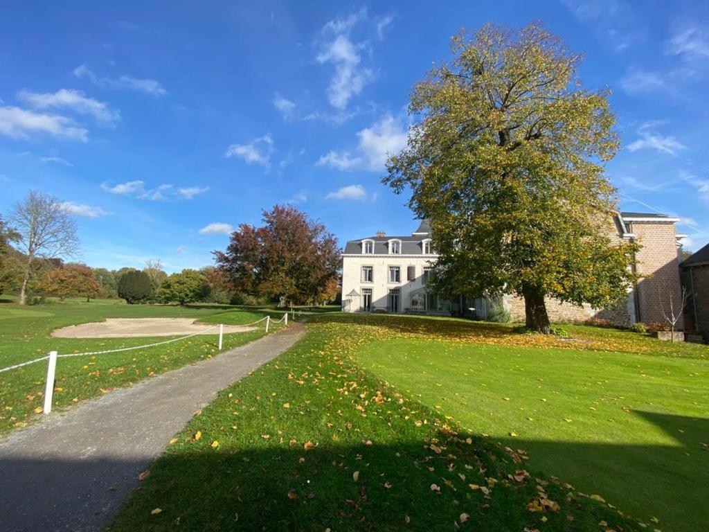 La Chambre Et Le Studio Du Chateau Du Golf De Bernalmont Liège Exterior foto