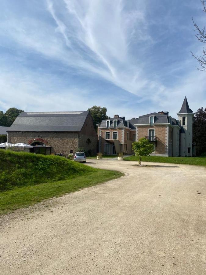 La Chambre Et Le Studio Du Chateau Du Golf De Bernalmont Liège Exterior foto