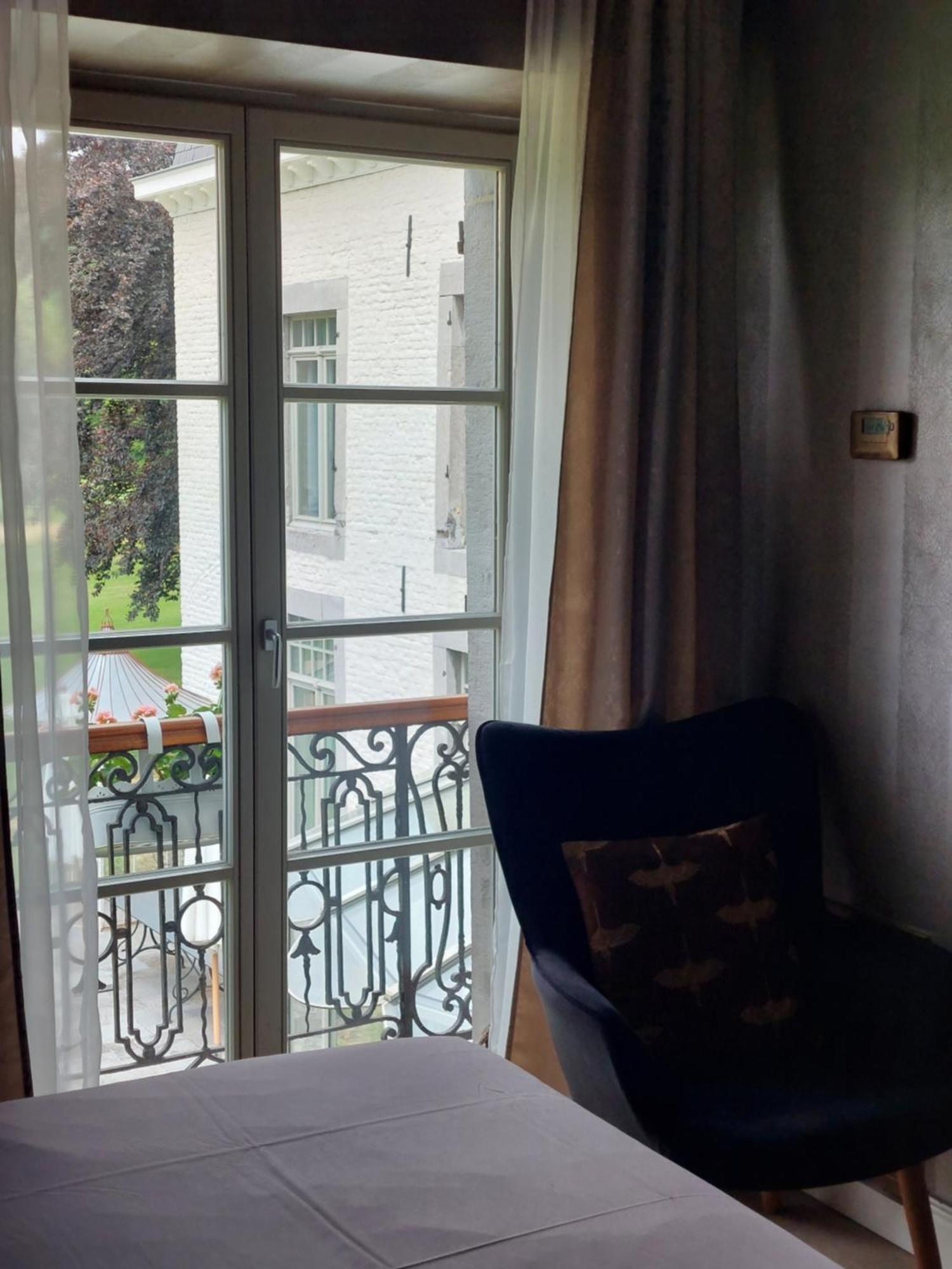 La Chambre Et Le Studio Du Chateau Du Golf De Bernalmont Liège Cameră foto